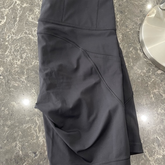 Lulu lemon bike shorts with pocket! - Picture 4 of 4